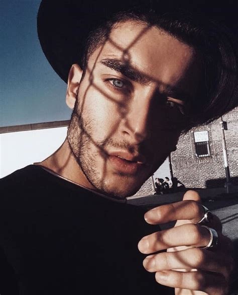 62 Best Selfie Poses For Guys To Copy Right Now!.